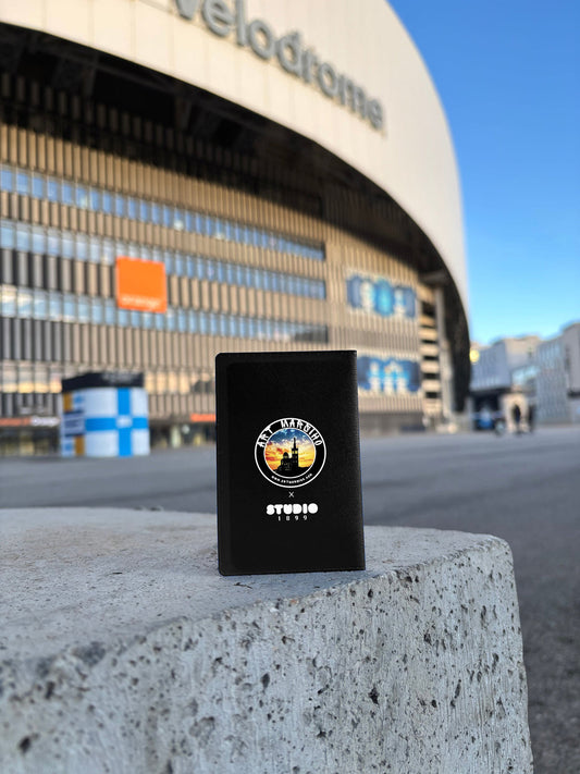 Art Marsiho X Studio 1899 - Porte-cartes «Fumi »